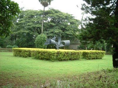 The Tree of Knowledge @ IITB Lawns near Main Building (Photo courtesy : Wikimedia)