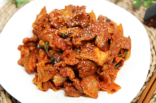 Jeyuk Bokkeum: carne di maiale marinato piccante. Bontà coreana da provare