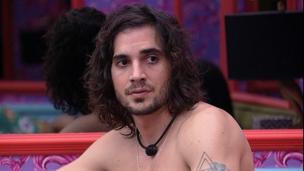 Fiuk alerta Gilberto sobre sister no BBB21: 'Foi correndo te abraçar, se resolveram. Ela foi lá e te botou de novo'