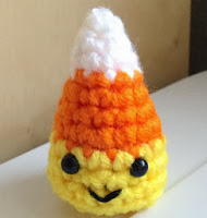 http://translate.google.es/translate?hl=es&sl=en&tl=es&u=http%3A%2F%2Ftinypurrs.com%2F2012%2F10%2F15%2Ftiny-candy-corn%2F