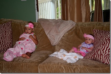 girls on the couch 006 ps