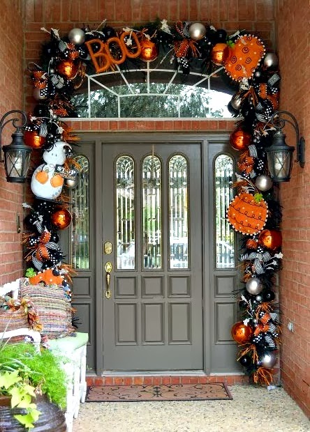 The Domestic Curator: FUN OUTDOOR HALLOWEEN DECOR