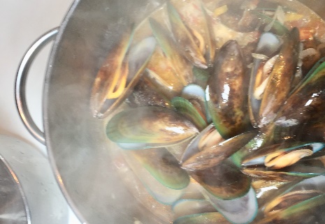 TURNER WHOLE SHELL MUSSELS in White Wine Sauce Step-5