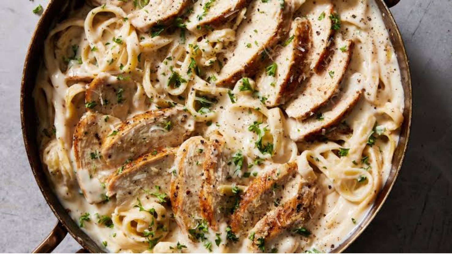 Delicious and Easy Chicken Alfredo Recipe with Jar Sauce