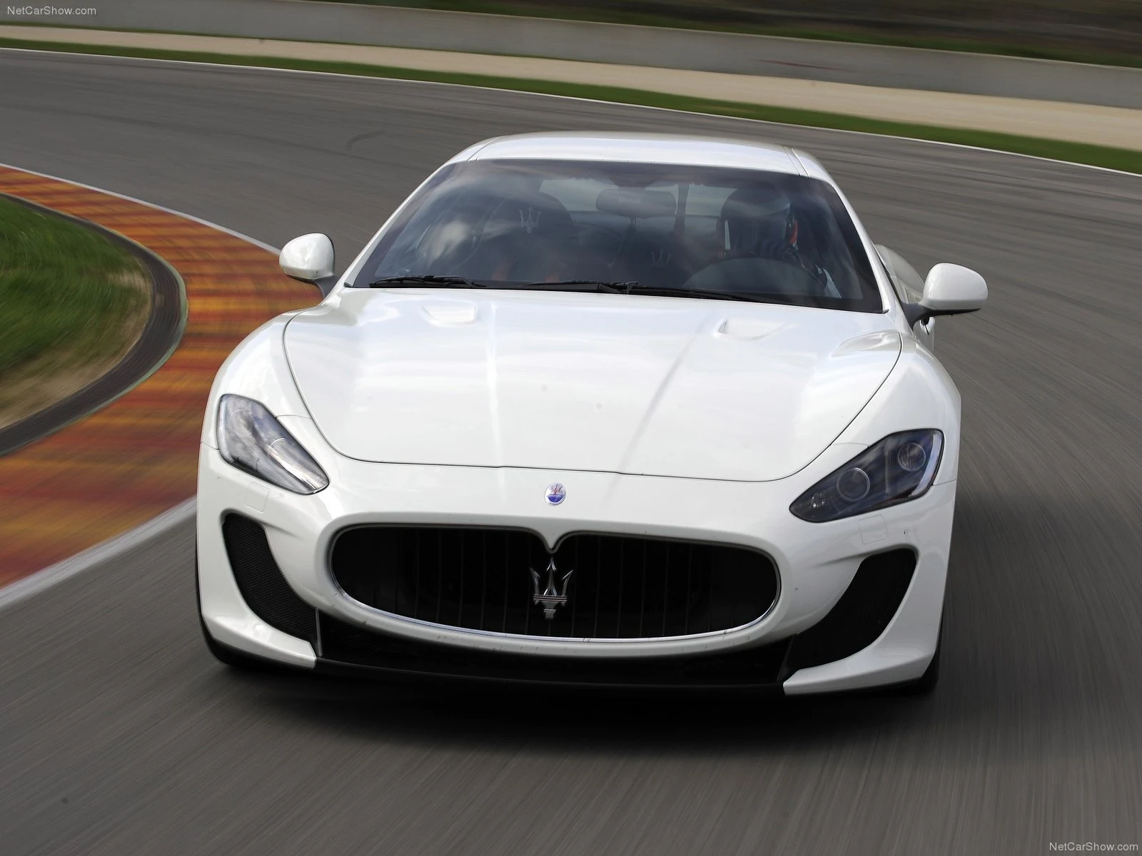 Hình ảnh siêu xe Maserati GranTurismo MC Stradale 2012 & nội ngoại thất