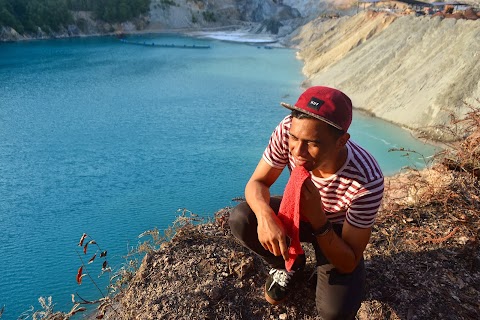 kenapa tasik menjadi biru