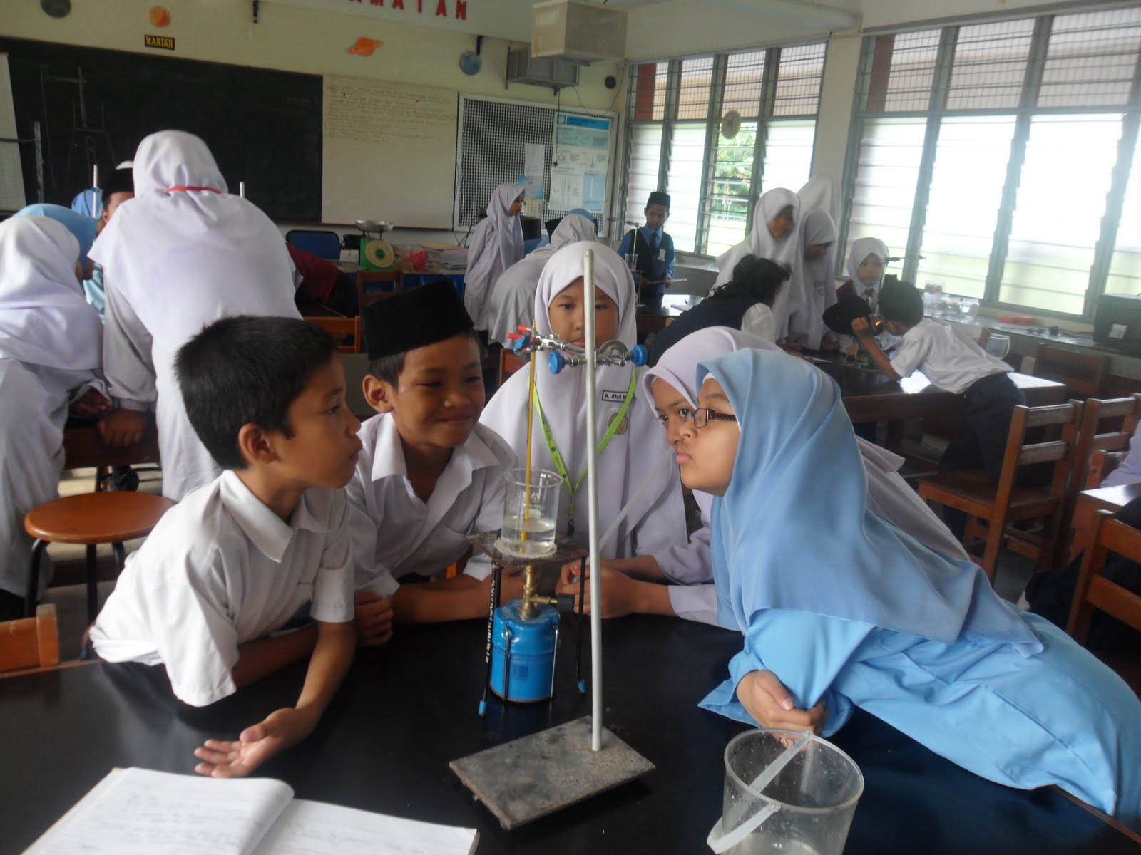UNIT SEKOLAH RENDAH: Lambakan 13,000 guru Sains, Matematik
