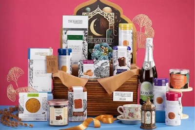 hampers the harvest terdiri dari tea set, cookies, sparkling water dan brownies