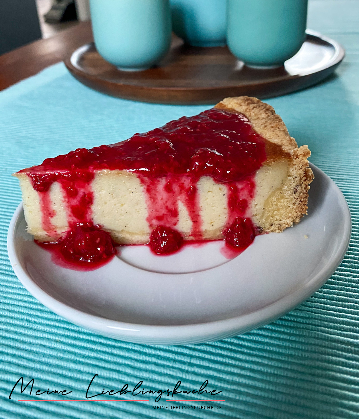 Käsekuchen mit Himbeersauce