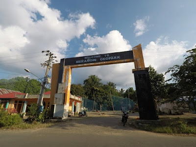 Gerbang masuk geopark merangin