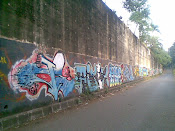 Dari ujung ke ujung, grafitti terpampang,