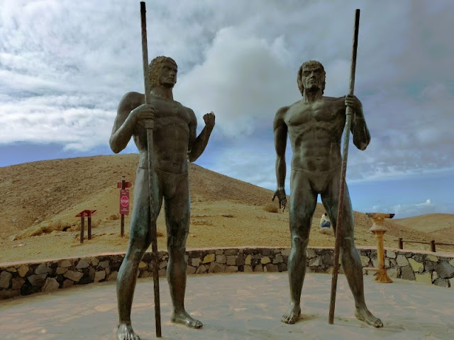 Statue Guise y Ayose Fuerteventura
