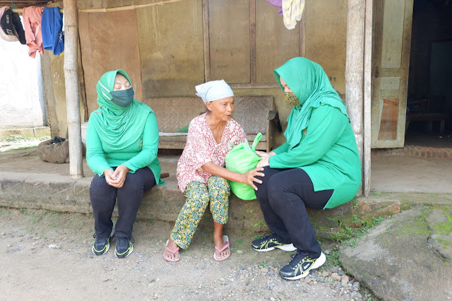 KodimKaranganyar - Ramadhan Berkah Persit KCK Cabang XLVIII Dim 0727/Karanganyar Bagikan Sembako