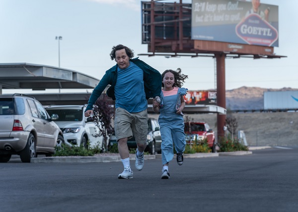 Rob Schneider trabaja con su pequeña hija en la comedia familiar ¡Qué viaje con papá!