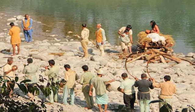 PRAKTIK TRADISIONAL PALING ANEH DI DUNIA