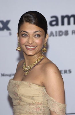 Aishwarya Rai in Indian Antique Gold Jewellery