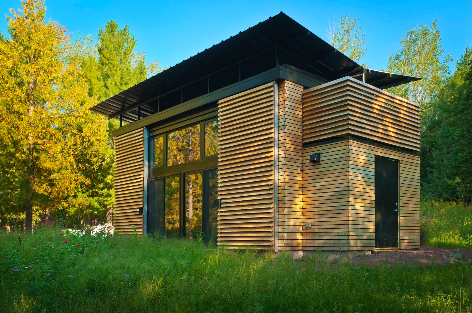 TINY HOUSE TOWN The E D G E Prefab Tiny Home