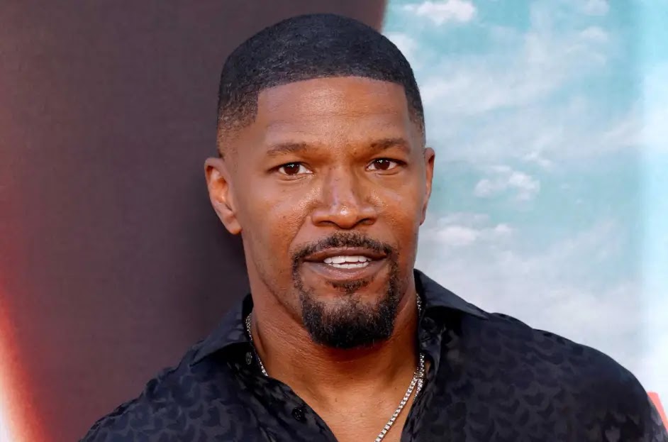 Jamie Foxx shared some new details about his medical emergency last year that left him unable to walk and kept him out of the public eye for several months.