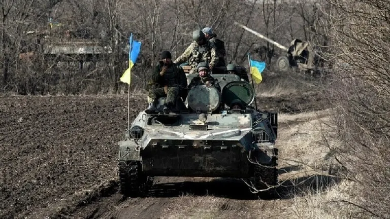The New York Times noted that the heavy human toll suffered by Ukrainian troops, forcing Kiev to send arrogance from compulsory service recruits to the Donbass to fight Russian troops.   The newspaper noted that "these combatants often receive very limited training, sometimes for two weeks or less".