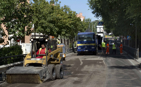 Mejora del asfalto obras de la M-118 a su paso por Daganzo 