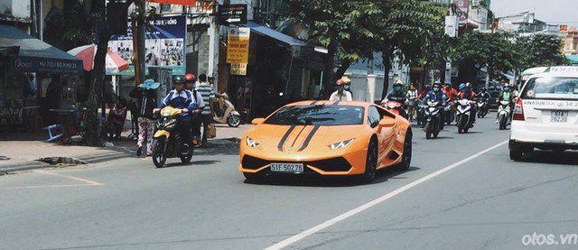 Lamborghini Huracan xanh cốm tại Sài Gòn 