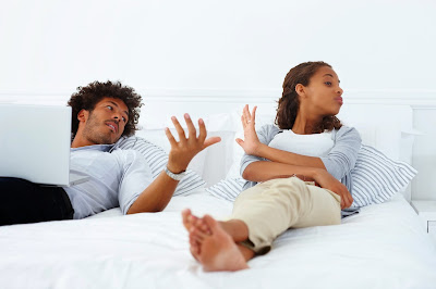 black-couple-arguing-in-bed