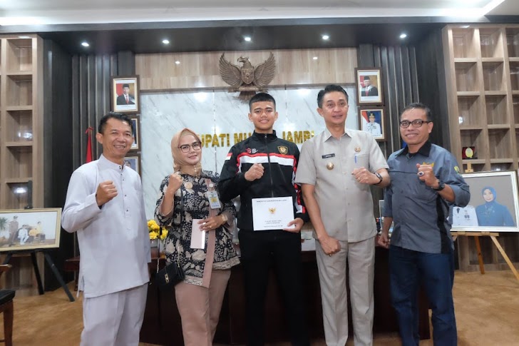  Pj Bachyuni Lepas Gibran Siswa Titian Teras Sebagai Paskibraka Nasional.