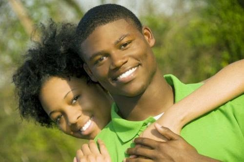 5 Things Couples Should Never Do In Front Of Friends