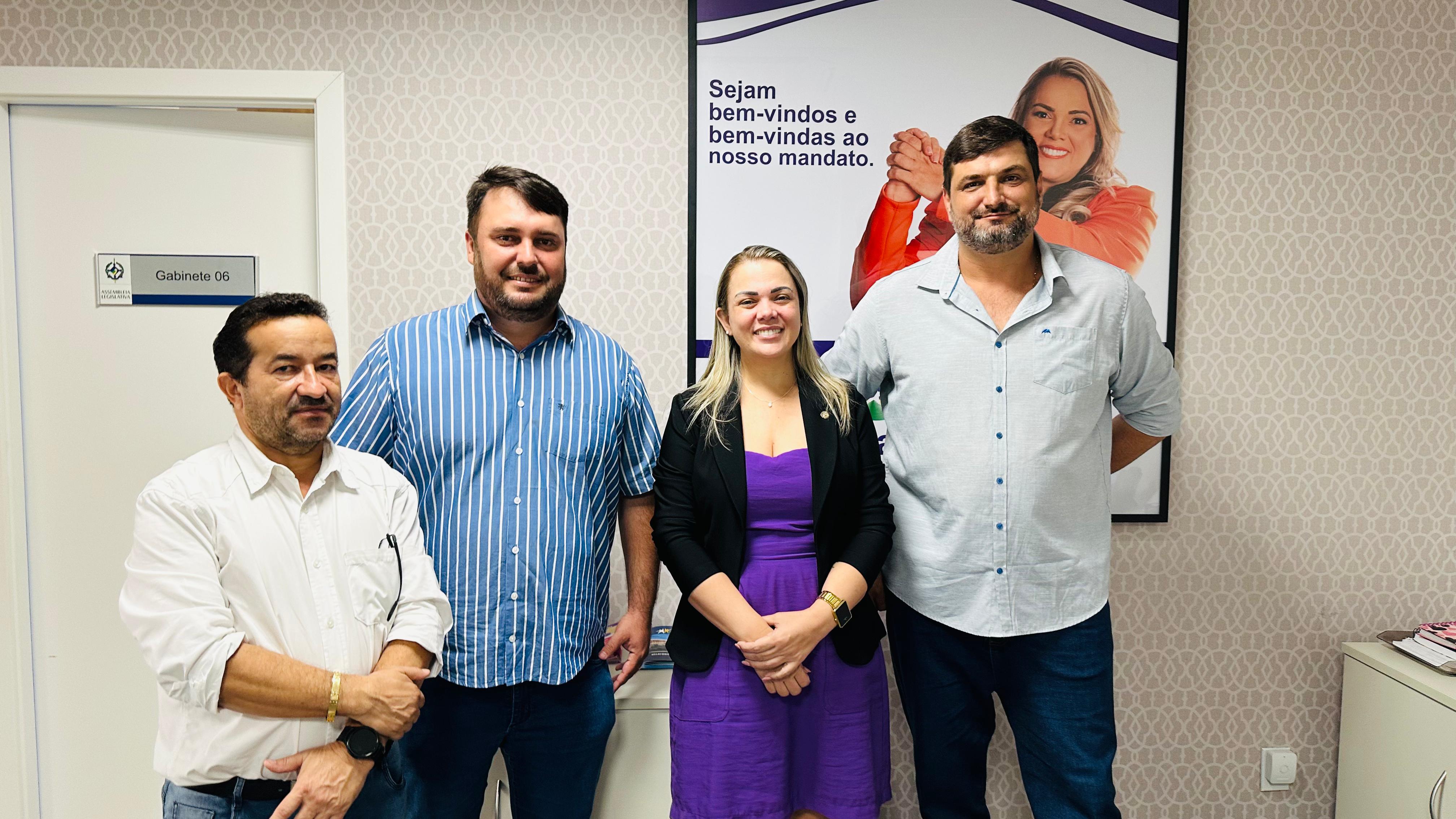 DEPUTADA CLÁUDIA DE JESUS RECEPCIONA NOVOS PREFEITO E VICE DE CABIXI