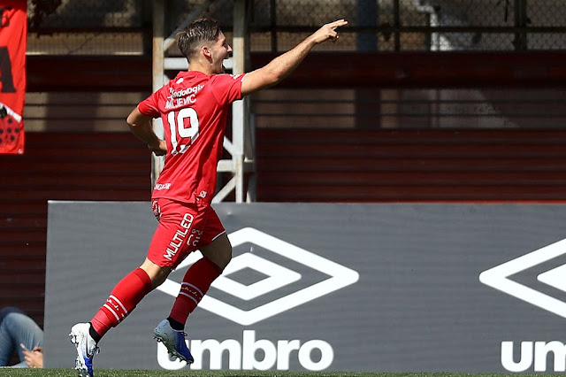 Argentinos Juniors superó a Gimnasia en un duelo clave por mantener la categoría y lo hundió en la tabla del descenso