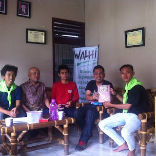 Penyumbangan buku dari walhi Sumut