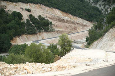 Η υλοποίηση της οδικής σύνδεσης Μεσοπόταμου – Παραμυθιάς, που θα ενώσει την Ε55 με την Εγνατία Οδό αποτελεί ένα διαρκές αίτημα του Δήμου Πάργας. Το έργο αυτό θα αποτελέσει ένα αναπτυξιακό άλμα για την περιοχή της Πάργας και ειδικότερα για την Δ.Ε. Φαναρίου, που θα αποκτήσει μια ασφαλή και γρήγορη πρόσβαση στην Εγνατία Οδό. Επιπλέον είναι προφανές ότι η σύνδεση αυτή θα οδηγήσει στον δραστικό περιορισμό των τροχαίων ατυχημάτων, που σε αρκετές περιπτώσεις καταλήγουν με την απώλεια συνανθρώπων μας.