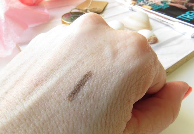 saveonbeautyblog_benefit_precisely_my_brow_pencil_ceruzka na obočie_swatch