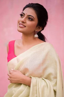 Kayal Anandhi Elegant Sleeveless Saree Pics