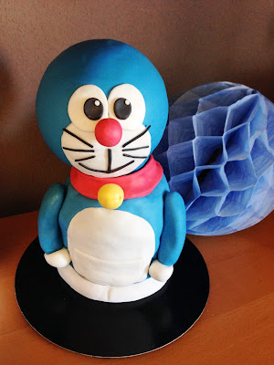 tarta Doraemon; tarta decorada doraemon; tarta fondant doraemon; tarta decorada; tarta fondant; doraemon; nobita, sisuka; el gato cosmico; gato azul