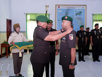 TRADISI SATUAN RINDAM XVI/PATTIMURA PENYERAHAN JABATAN DAN PELEPASAN PINDAH SATUAN DANDODIKLATPUR