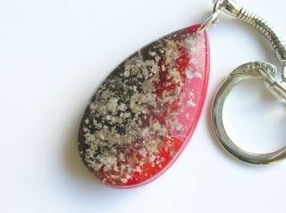 Two tone keyring containing cremated ashes