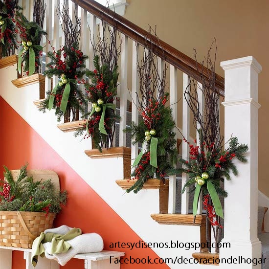 COMO DECORAR ESCALERAS PARA NAVIDAD by artesydisenos.blogspot.com