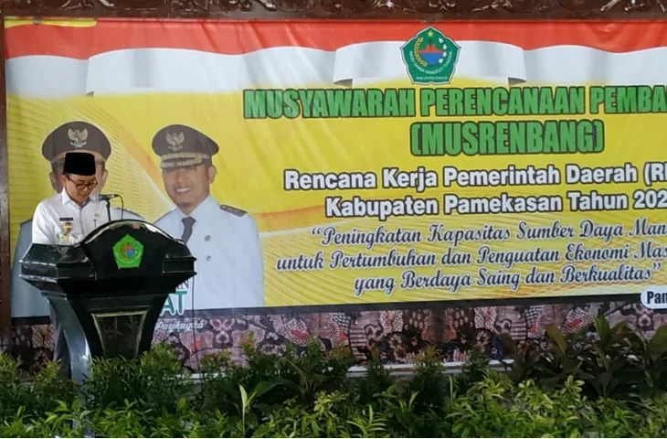 Bupati Badrut Tamam saat menyampaikan sambutan pada kegiatan Musrenbang Pamekasan Tahun 2019 untuk Penyusunan RKPD Tahun 2020