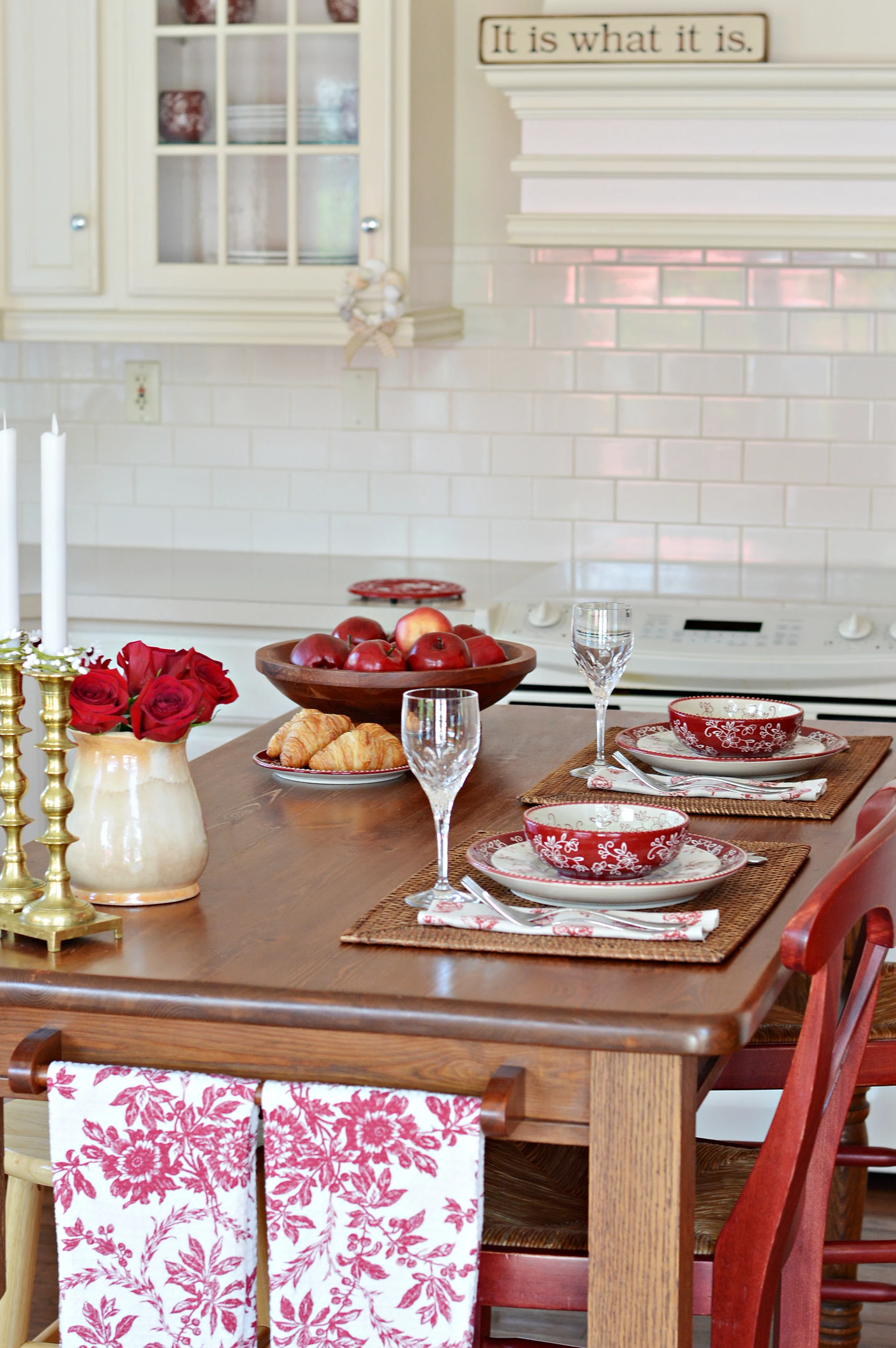 Exquisitely Unremarkable Farmhouse Table