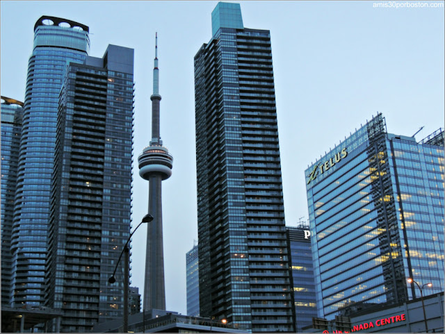 Downtown Toronto: CN Tower