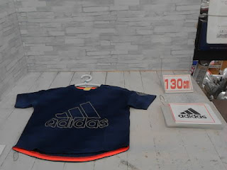 中古品　子供服　130㎝　adidas　ネイビー　半袖Tシャツ　498円