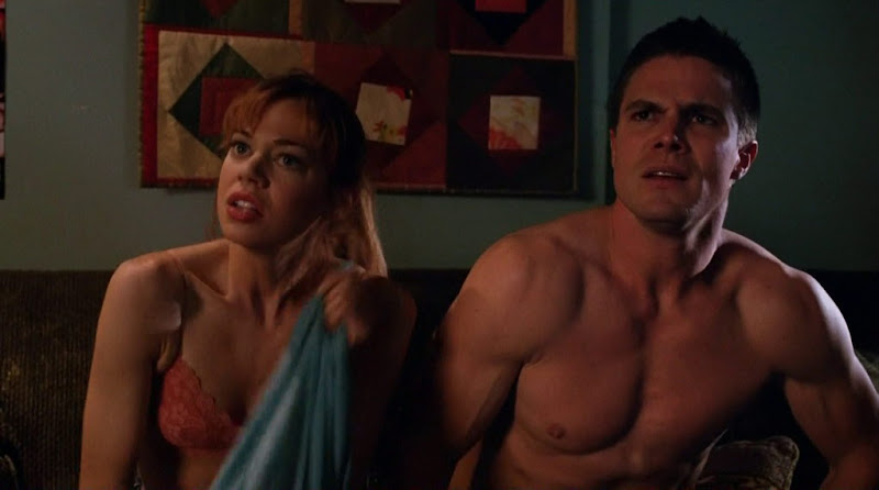 Stephen Amell Shirtless in Hung s3e07