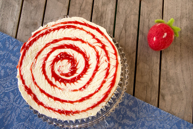 Angel Food Cake with Strawberrys