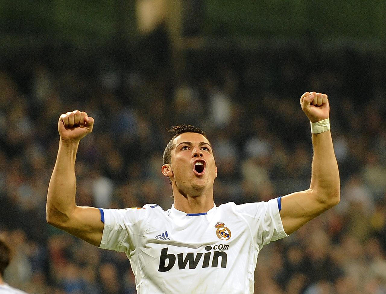 https://blogger.googleusercontent.com/img/b/R29vZ2xl/AVvXsEhh-ZrIzqpNGxTCzoiL5zXPoKi-vnPrq1QuBZFYPenqgHoh9BKiyKrErVRBs1rpyRbxNe7zpXvVDROhyWJ1DZ1ckakDhm2hE4SpoGs8ZYeE9cXkdh71Wmy4pJKv9fEHKIrtxn2ceQKC-X8n/s1600/Cristiano-Ronaldo-Real-Madrid-Celebration-Goal-Photos.jpg