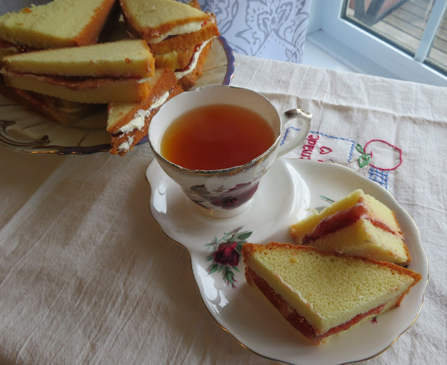 "Jam Sandwiches" Cake