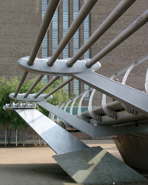 Southern ramp of the Millennium Bridge, Tate Modern, Bankside, Southwark, London