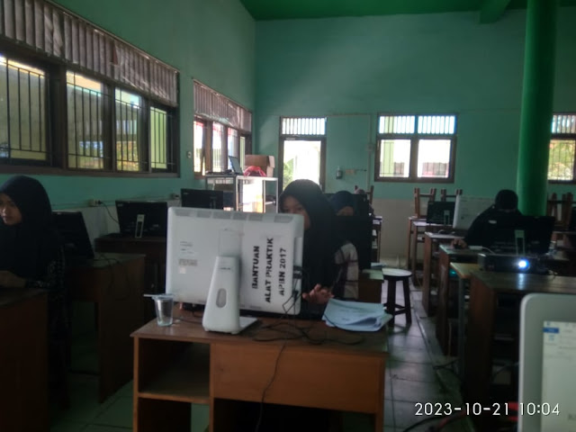 Kursus Diamond SMKN 2 Simpang Empat LKPK Multi Komputer Kursus Komputer di Batulicin Tanah Bumbu Kalimantan Selatan