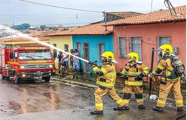 Homem surta e põe fogo na própria casa em Aracaju