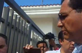 Suegro de Duarte de Ochoa pide quiten vigilancia de PGR y Gendarmeria de su casa